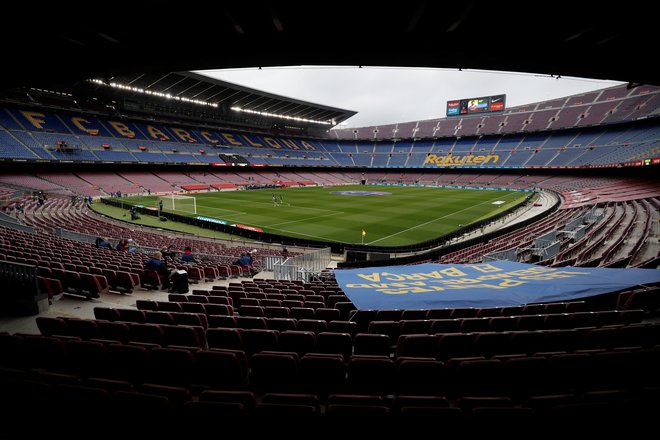 Camp Nou je največji nogometni štadion v Evropi s kapaciteto 99.354 gledalcev. Po prenovi bo sprejel še nekaj tisoč ljudi več. FOTO: Albert Gea/Reuters
