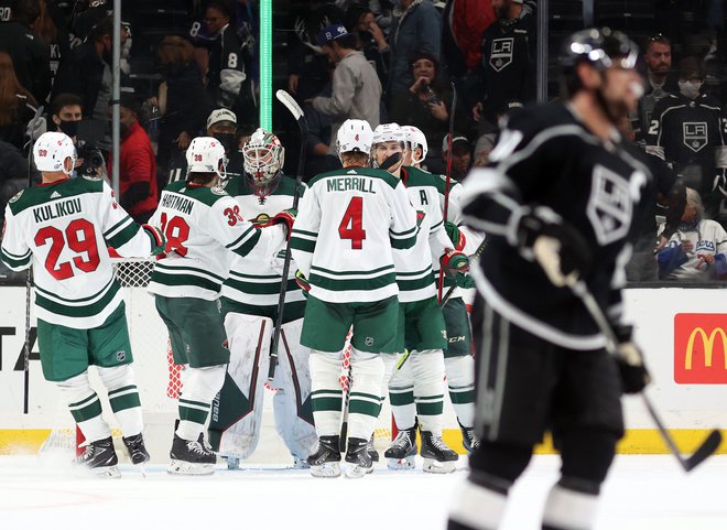 Ekipa Minnesota Wild proslavlja po zmagi v Los Angelesu. FOTO: Ronald Martinez/AFP
