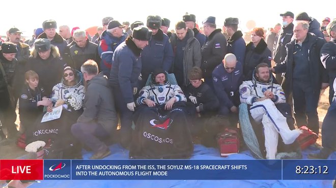 Sojuz je pristal v puščavi v Kazahstanu. FOTO:&nbsp;Roscosmos/Reuters
