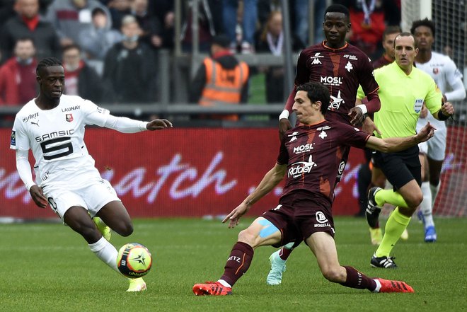 Rennes je vroč, kot je njegov napadalec iz Gane Kamal Deen Sulemana (levo), ki je zadel tudi v Metzu. FOTO: Jean-christophe Verhaegen/AFP
