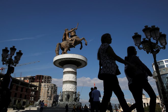 Čeprav je v Severni Makedoniji vladajoča stranka lokalne volitve izgubila, je boj za oblast v prestolnici Skopje še odprt. Foto REUTERS/Marko Djurica
