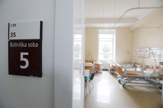 Onkološki inštitut je izdal publikacijo o duševni pomoči pri diagnozi rak. Na fotografifji: odelek C1 Onkološkega inštituta. FOTO: Leon Vidic/Delo
