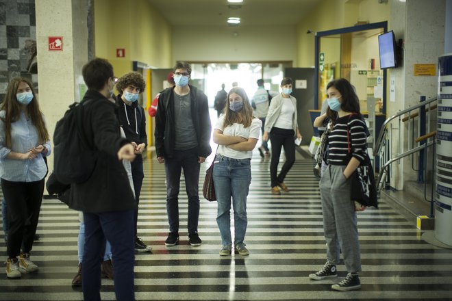 Izdatki za šolanje se lahko,&nbsp;po opozorilih iz Platforme Sloga, štejejo&nbsp;kot razvojna pomoč&nbsp;le, če država spremlja, da se ti študenti nato dejansko vrnejo v domovino. Foto Jure Eržen
