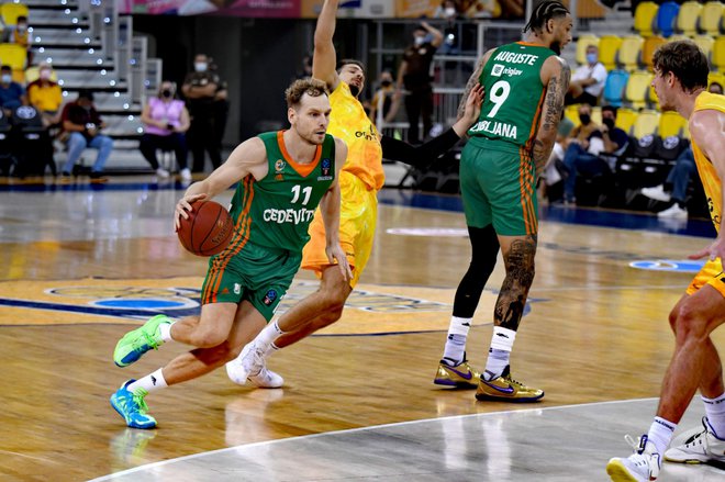 Ljubljanski kapetan Jaka Blažič je zadeval kot za stavo v prvem polčasu. FOTO: Cedevita Olimpija
