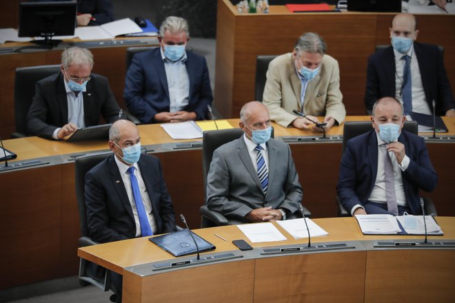 Kako iskreno je prevzemanje politične odgovornosti v vladi, je pokazala lani junija napisana odstopna izjava notranjega ministra Aleša Hojsa. FOTO:&nbsp;Uroš Hočevar/Delo
