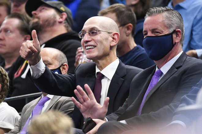 Komisar lige NBA Adam Silver med tekmo v Salt Lake Cityju. FOTO: Alex Goodlett/AFP
