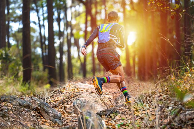 Eden najpomembnejših načinov za sobivanje narave in tekačev je: ostanite na poti in ne smukajte se po bližnjicah. FOTO: Shutterstock
