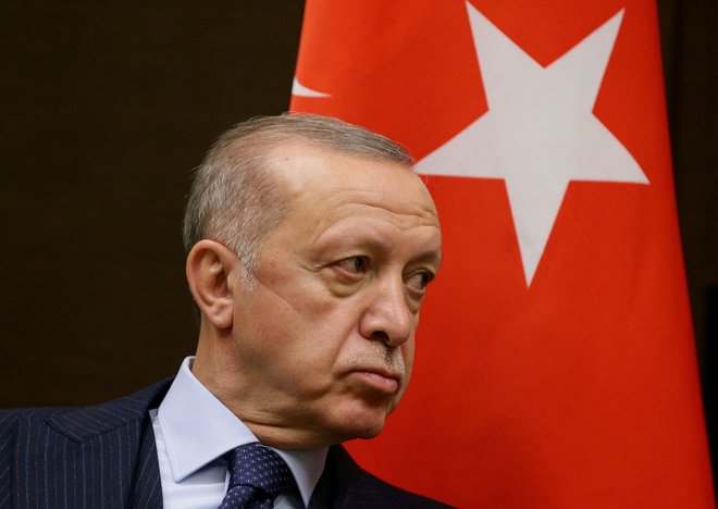 Turški predsednik Recep Tayyip Erdogan pričakuje odhod desetih veleposlanikov čim prej. FOTO: Reuters
