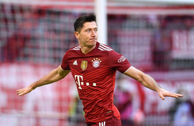 Robert Lewandowski je stroj za doseganje golov. FOTO: Andreas Gebert/Reuters
