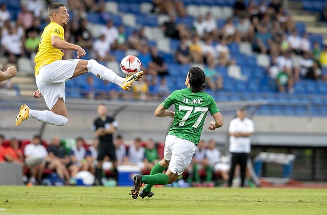 Obeta se zanimiv nogometni spored v ligi in pokalu, konec tedna bosta Olimpija in Bravo igrala mestni derbi v Stožicah. FOTO: Matej Družnik
