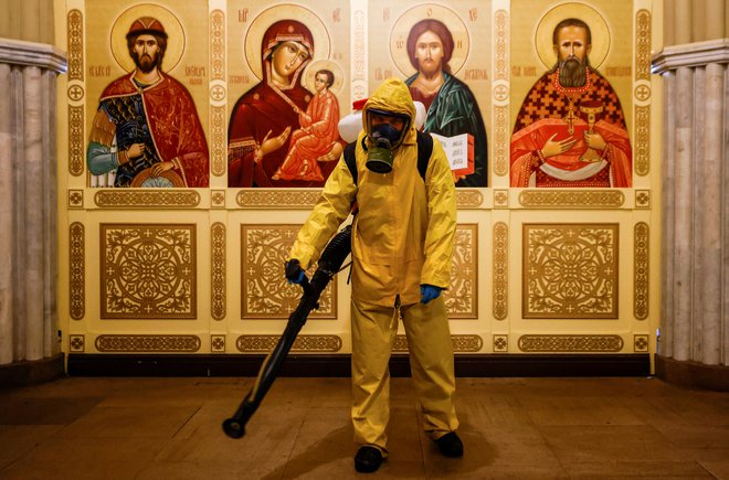 V Moskvi, kjer so potrdili daleč največ okužb v Rusiji, bodo novi ostri ukrepi začeli veljati v četrtek. &nbsp;FOTO:&nbsp;Maxim Shemetov/Reuters
