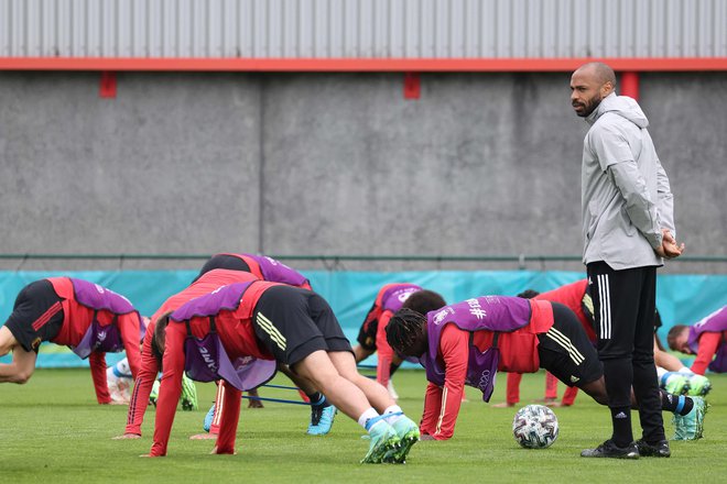 Thierry Henry med letošnjim eurom v reprezentanci Belgije. FOTO: Kenzo Tribouillard/AFP
