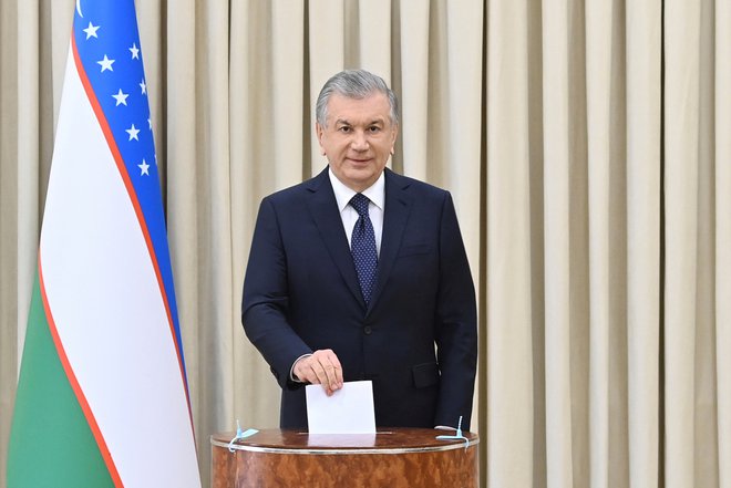 Na nedeljskih volitvah je bil za predsednika države ponovno izvoljen Šavkat Mirzijojev.&nbsp;FOTO:&nbsp;Urad predsednika Uzbekistana/Reuters
