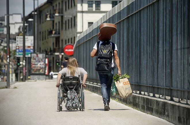 Slovenija je diskriminirala in kršila&nbsp;pravico invalidov do pravnega sredstva. FOTO: Blaz Samec/Delo
