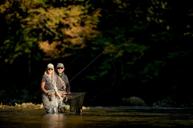 Fish&amp;Fly Trio na treh ribiških destinacijah pred goste postavlja trojni izziv: v treh dneh ujeti tri domorodne ribje vrste, na Kolpi lipana, na Krki potočno postrv in na Soči soško. FOTO: Green Adventure
