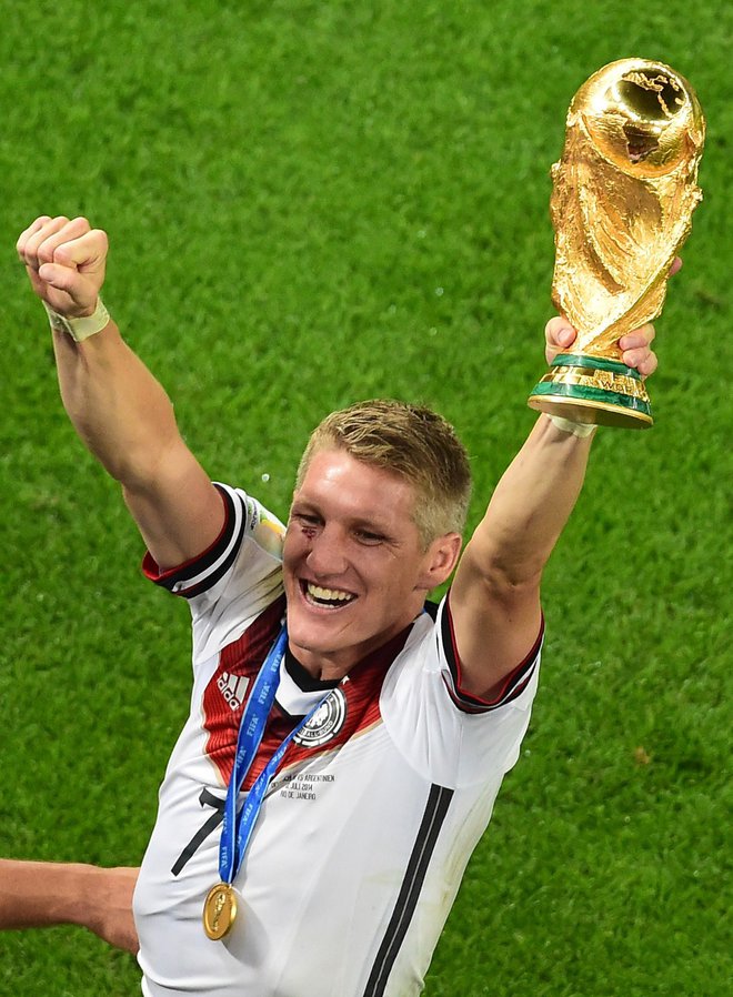 Bastian Schweinsteiger je leta 2014 z naslovom svetovnega prvaka v Braziliji kronal izjemno obdobje&nbsp;v dresu reprezentance in Bayerna, s katerim je leto prej osvojil zgodovinsko trojno krono.&nbsp;FOTO: Francois Xavier Marit/AFP
