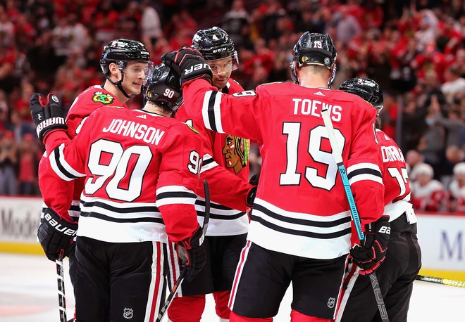 Ekipa Chicago Blackhawks med tekmo lige NHL v domači dvorani United Center. FOTO: Jonathan Daniel/AFP
