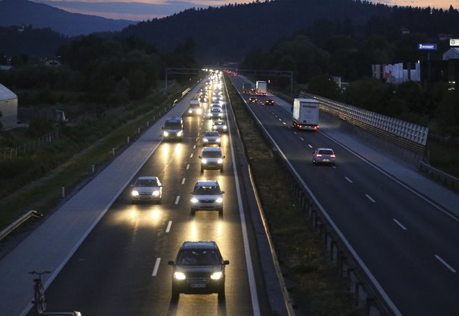 V drugi polovici tega leta se je promet na avtocestah vrnil na raven iz leta 2019. FOTO: Jože Suhadolnik/Delo
