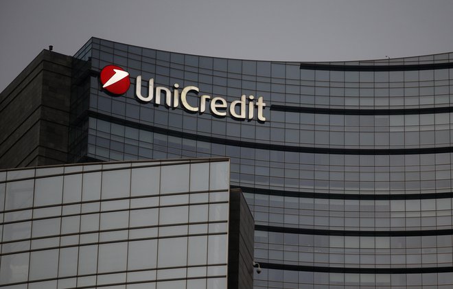 Bančna skupina Unicredit je v tretjem četrtletju ustvarila dobro milijardo evrov čistega dobička. FOTO: Blaž Samec/Delo
