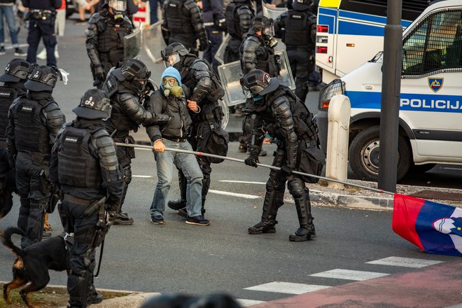 Tudi Slovenci smo z 2500 umrlimi na milijon integralni del nesrečne regije. FOTO: Voranc Vogel/Delo
