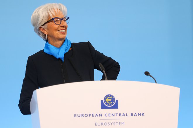 ECB, ki jo vodi Christine Lagarde, je ocenila, da se bo učinek skoka cen surovin umiril šele konec prihodnjega leta, kar pomeni, da se bodo visoke cene surovin ohranile. Foto Kai Pfaffenbach/Reuters
