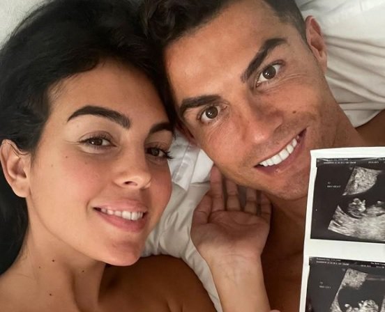 Cristiano Ronaldo in Georgina Rodriguez sta ponosno pokazala prvo fotografijo dvojčkov.&nbsp;FOTO:&nbsp;Instagram
