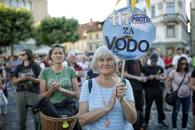 Protivladni protest pred referendumom
o vodi, julija 2021 FOTO: Blaž Samec
