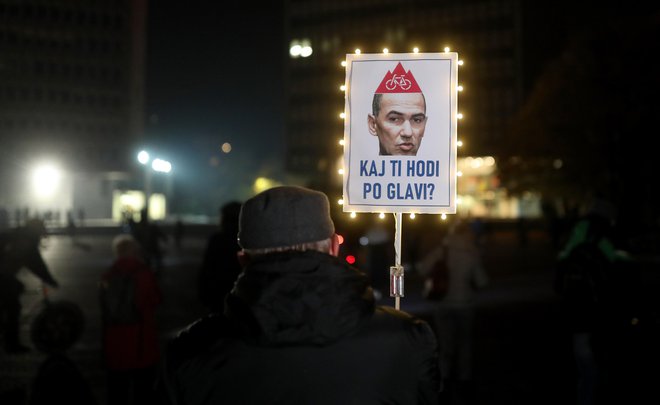 Petkovi protesti na Trgu Republike. FOTO: Blaž Samec/Delo
