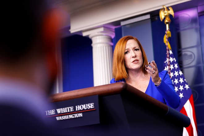 Predstavnica za tisk bele hiše Jen Psaki za zdaj dela od doma. FOTO: Jonathan Ernst/Reuters
