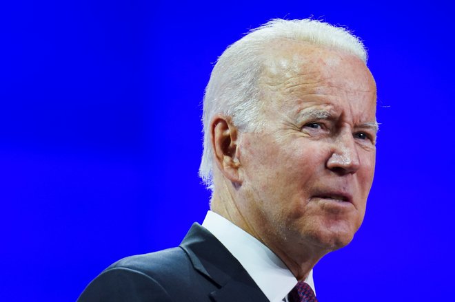 Predsednik Joe Biden, ki se je iz Rima preselil v Glasgow, po mnenju Psakijeve ni v nevarnosti.  Foto Kevin Lamarque/Reuters
