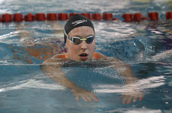 Janja Šegel meri visoko na bližajočem se evropskem prvenstvu v 25-metrskih bazenih v Kazanu. FOTO: Blaž Samec
