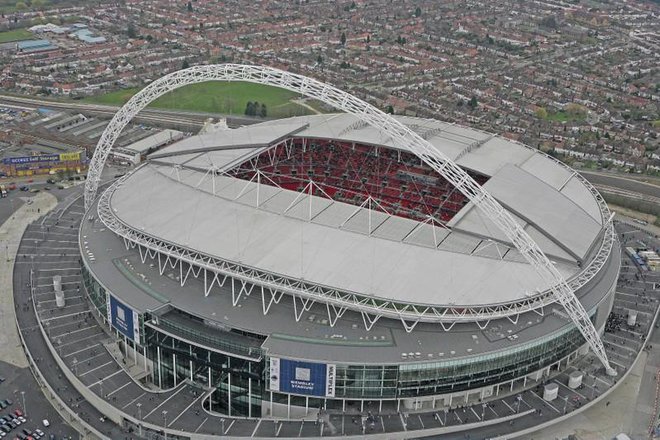 Štadion Wembley je leta 2012 doživel temeljito prenovo, ampak znameniti lok je ostal. FOTO: Reuters
