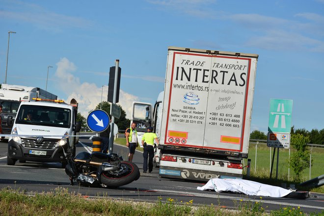 Motorist nesreče ni preživel. FOTO: Oste Bakal
