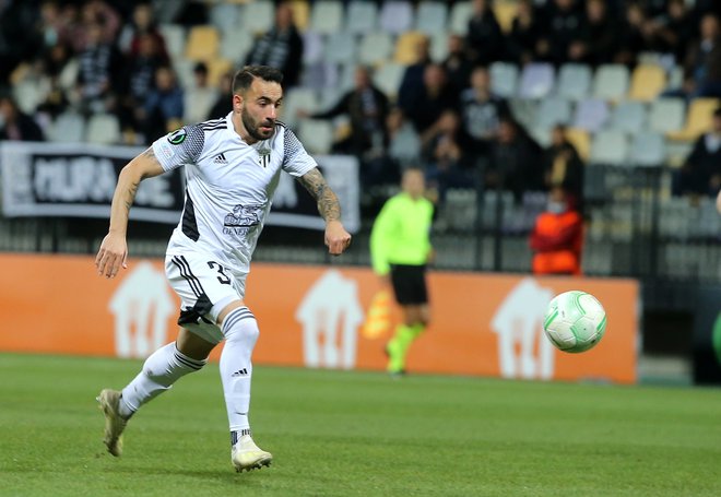 Mitja Lotrić je bil strelec gola v Ljudskem vrtu. FOTO: Jože Suhadolnik/Delo
