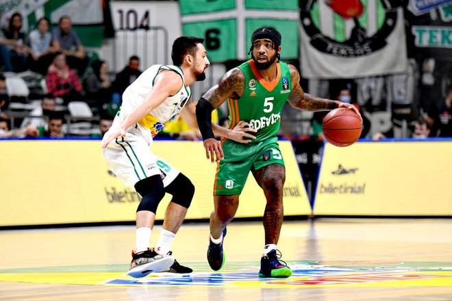 Marcus Keene ne skriva, da ima rad žogo in mete z vseh položajev. FOTO: Cedevita Olimpija
