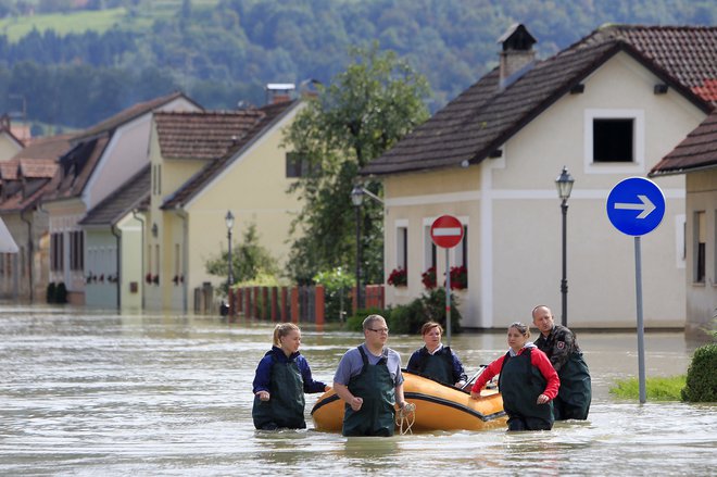 Poplave v Kostanjevici na Krki leta 2014. FOTO: Leon Vidic/Delo
