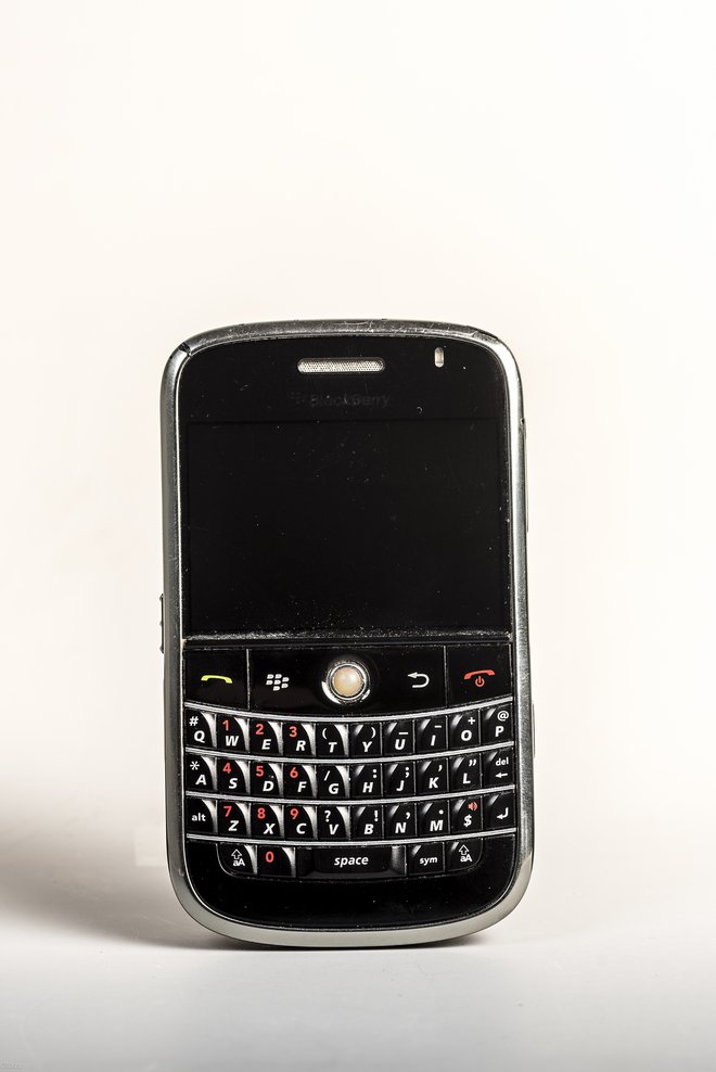 Blackberry je bil prvi pametni telefon, ki je uporabljal brezžična omrežja za elektronsko pošto. FOTO: arhiv Muzeja pošte in telekomunikacij
