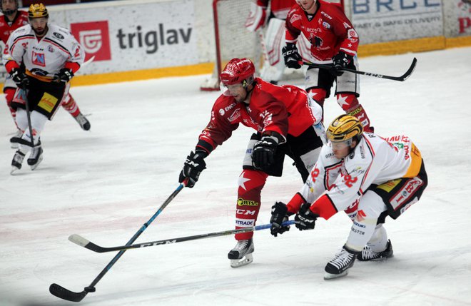 Eric Pance se je v Feldkirchu odrezal z dvema goloma. FOTO: Mavric Pivk/Delo
