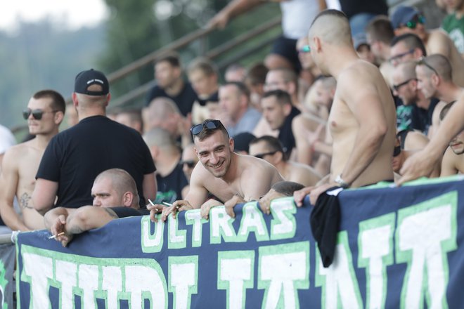 Olimpijini navijači so vajeni tudi slabših časov, toda prav veliko razlogov za lepšo prihodnost kljub odhodu Milana Mandarića tudi nimajo. FOTO: Voranc Vogel/Delo
