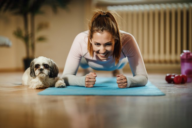 Upoštevajte, da če še ne telovadite, so te vadbe na začetku morda preveč zahtevne. FOTO: Shutterstock
