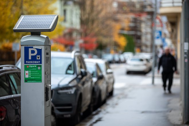 Na ljubljanskih ulicah je predvideno predvsem kratkotrajno parkiranje, razen za stanovalce. FOTO: Črt Piksi
