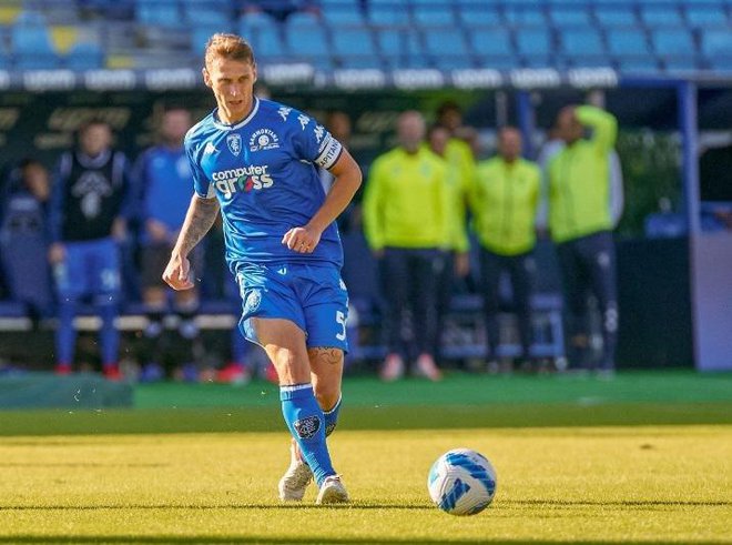 Najodmevnejši rezultat je Leu Štulcu in soigralcem uspel avgusta, ko so v Torinu z 1:0 premagali Juventus. Slovenski reprezentant je takrat opravljal tudi naloge kapetana. FOTO: Juri Autovino/Empolifc.com
