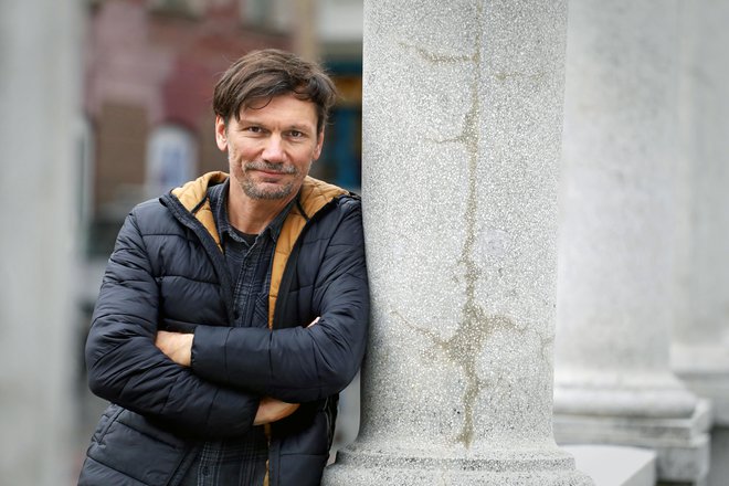 Jernej Mlekuž ugotavlja, da se kranjska klobasa vrača na pota stare slave. FOTO: Igor Lapajne
