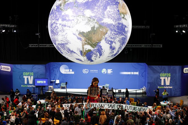 Čeprav britansko predsedstvo COP26 poskuša pospešiti napredek v podnebnih pogajanjih, dokumenti nemške vlade, ki jih je pridobil Reuters, kažejo, da hoče Evropska unija v zaključno poročilo o glasgowski podnebni konferenci zapisati, da so ambicije držav za zmanjšanje toplogrednih emisij in omejitev segrevanja na 1,5 stopinje premajhne. FOTO: Yves Herman/Reuters
