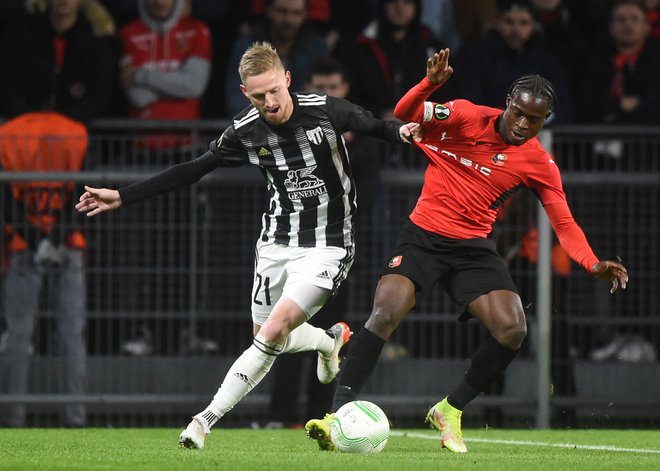 Žan Karničnik (levo) se je dokazal v Murinem dresu. FOTO: Jean-Francois Monier/AFP
