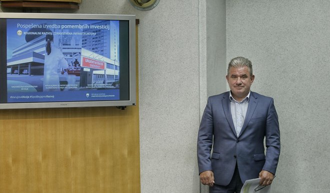 Minister Andrej Vizjak na vprašanje, ali zanika možnost svojega odstopa odgovarja, da ta vedno obstaja. FOTO:&nbsp;Blaž Samec
