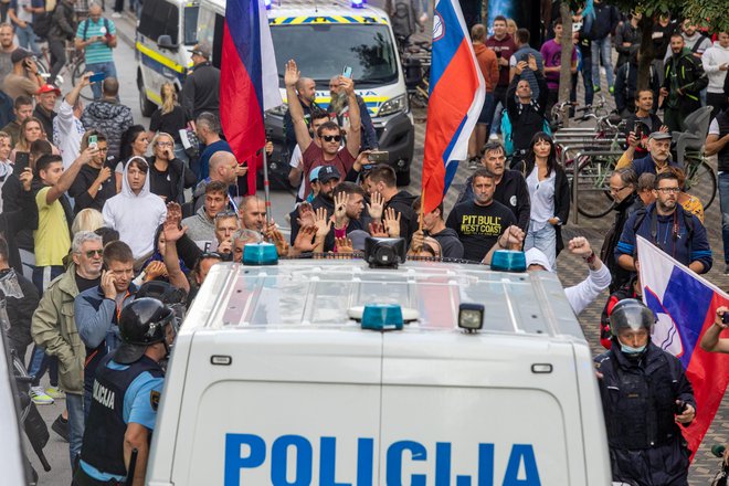 Opozicija pa je zaradi razbesnele epidemije za dlje časa izgubila možnost mobilizacije na ulicah.&nbsp;FOTO: Voranc Vogel/Delo
