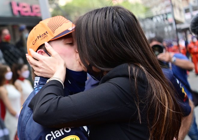 Max Verstappen s svojo srčno izbranko Kelly Piquet uživa na krajšem oddihu v Braziliji. FOTO: Andrej Isakovic/AFP
