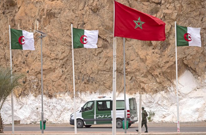 Zaradi smrti alžirskih tovornjakarjev je napetosti še več. Foto Fadel Senna/AFP
