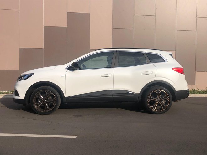 Renault kadjar ni najnovejši tekmec, a je njegova vsebina še kar solidna. FOTO: Gašper Boncelj
